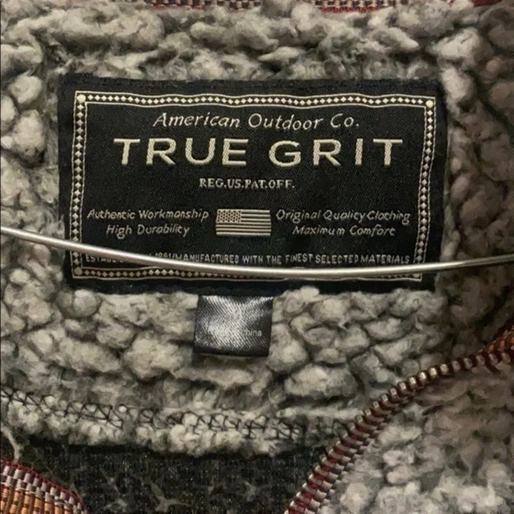 True Grit Grey Quarter Zip Pullover Medium